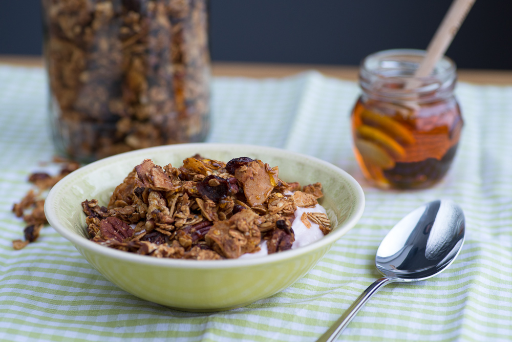 Homemade Honey Granola | Recipe by Mondomulia