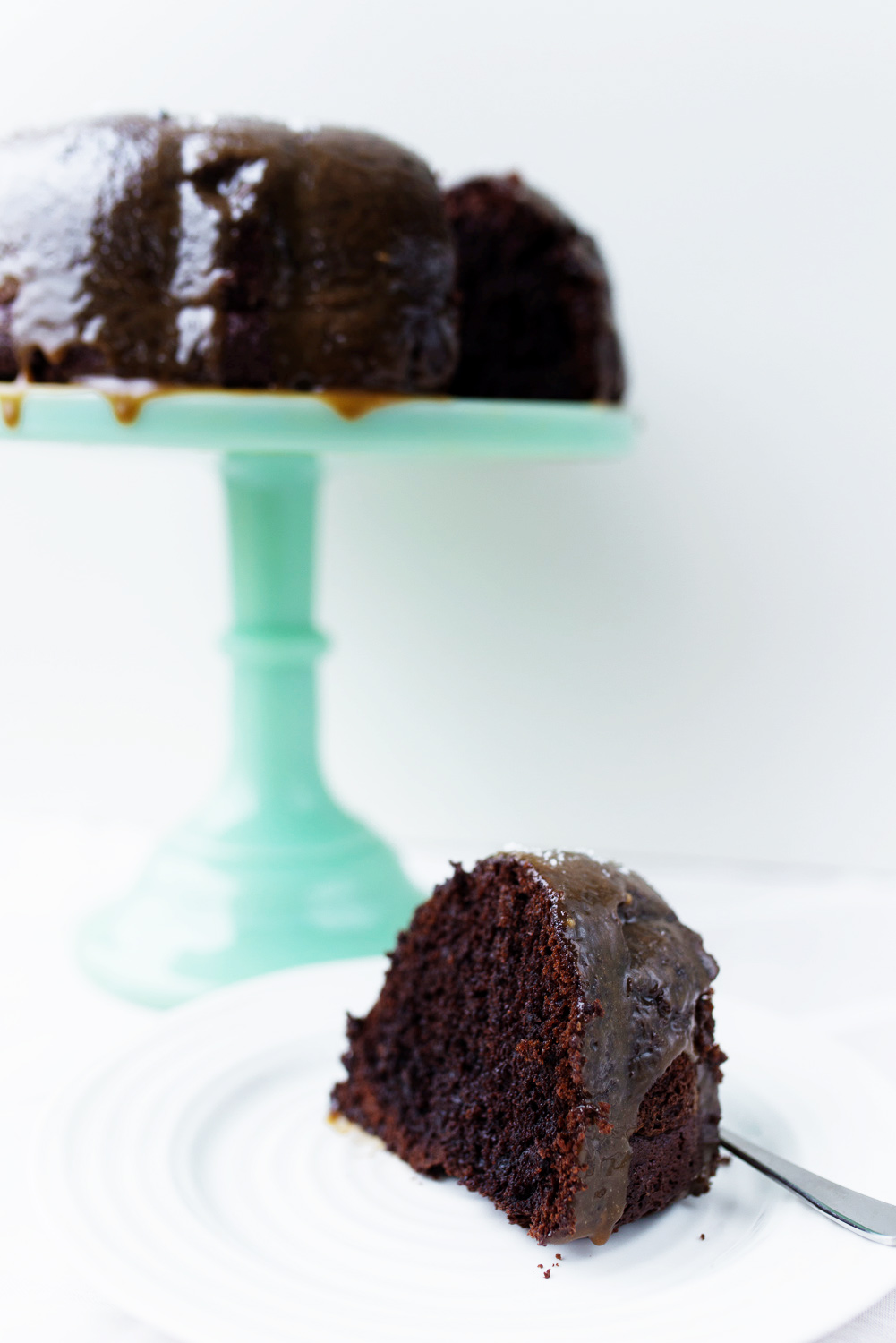 Chocolate Guinness Cake with Caramel & Sea Salt Flakes Mondomulia