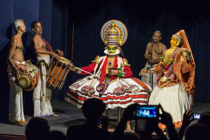 A traditional Kathakali performance in Fort Kochi | Five Epic Things To Do in Kerala #mondomulia