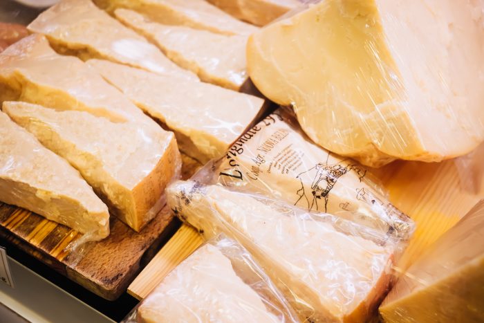 Testaccio Neighborhood Food and Market Tour in Rome with Devour Tours | Mondomulia