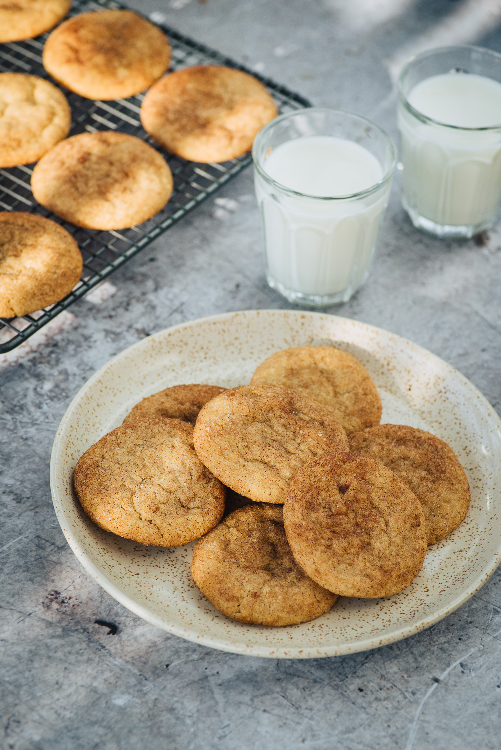 Soft and spiced snickerdoodles cookies | Get the recipe on Mondomulia food blog