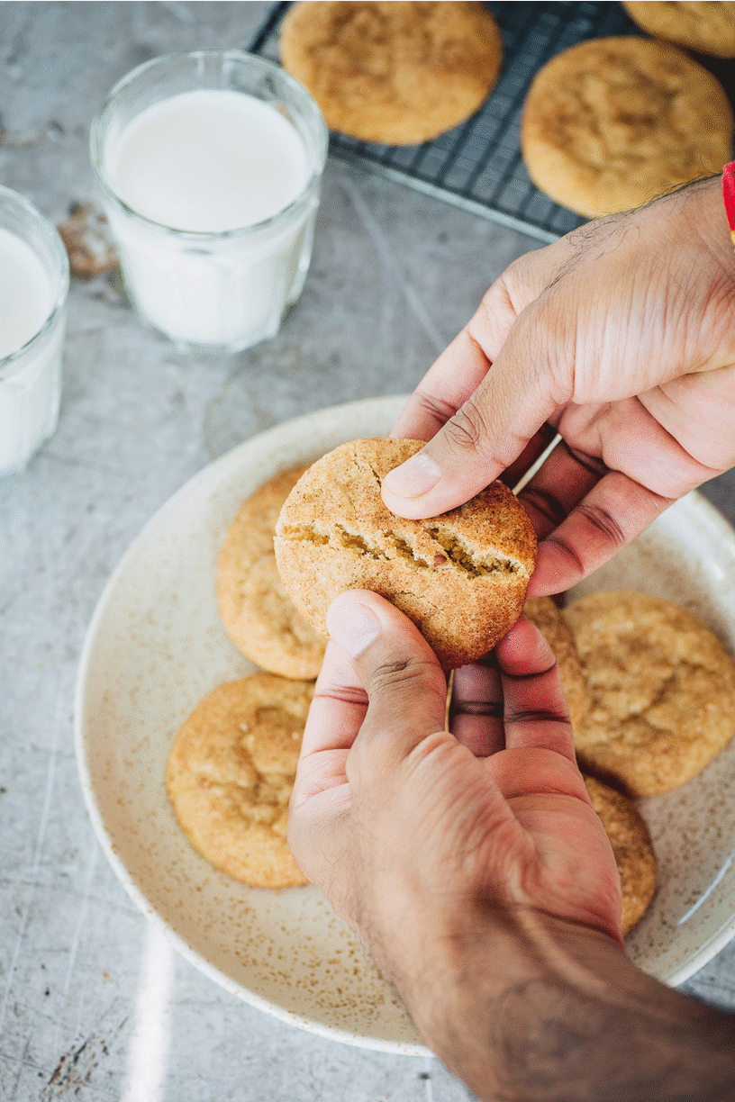 Soft and spiced snickerdoodles cookies | Get the recipe on Mondomulia food blog