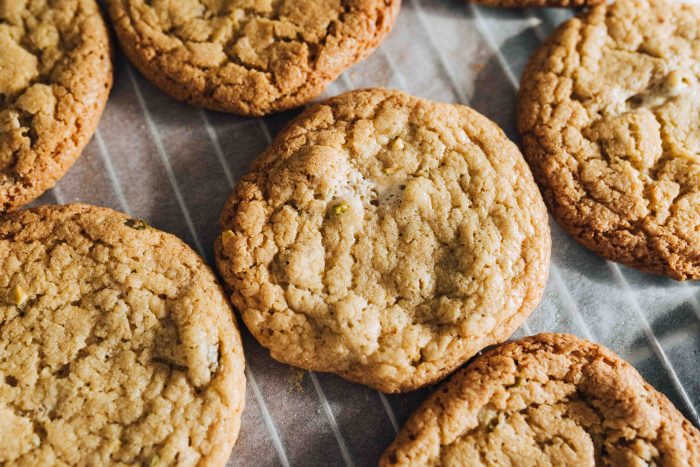 Thick and gooey halva and pistachio cookies | Mondomulia