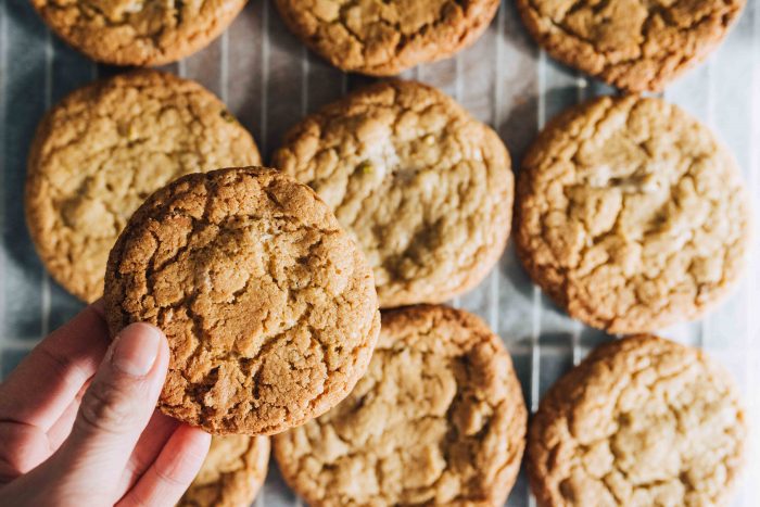 Thick and gooey halva and pistachio cookies | Mondomulia