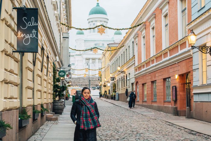 The streets of Torikorttelit leading to Senate Square and Helsinki Cathedral | A Foodie, Art and Coffee Lovers Guide to the Top Activities To Do in Helsinki in Winter | #mondomulia 