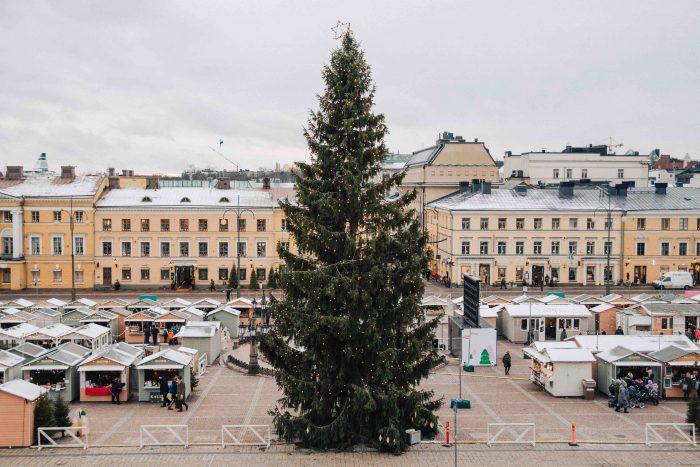 Christmas Market in Senate Square, Helsinki | What to do in Helsinki in winter by Mondomulia