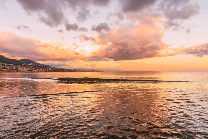 Sunset by the beach in Malaga, Spain | "How to spend a weekend in Málaga" Guide #mondomulia