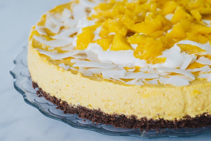 A recipe for a tasty and fresh No Bake Mango Cheesecake that you can make with canned mango pulp | Mondomulia Blog