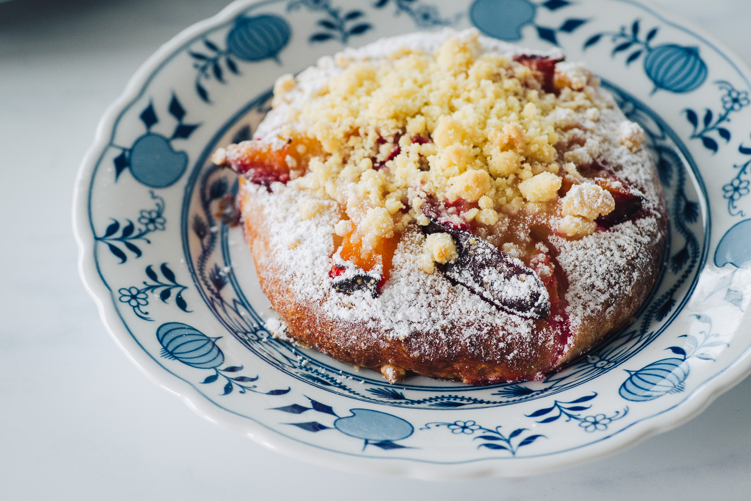 Drożdżówki - Polish Sweet Buns with Plums / Blueberries and Crumble
