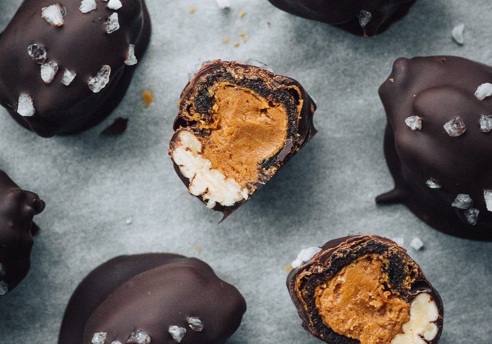 These no-bake Chocolate covered dates stuffed with Speculoos cookie spread and pecan are incredibly addictive! They are also very easy and quick to make with just 5 ingredients! No need to bake!