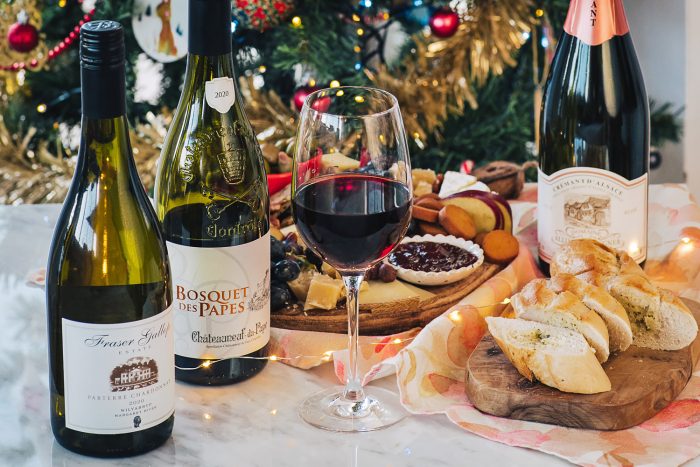 Christmas Pack with white, red and sparkling wine bottles by 8wines Christmas Pack with white, red and sparkling wine bottles by 8wines