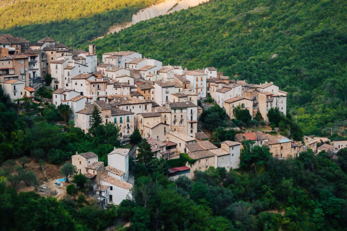 Town in Parco nazionale d'Abruzzo in central Italy Town in Parco nazionale d'Abruzzo in central Italy