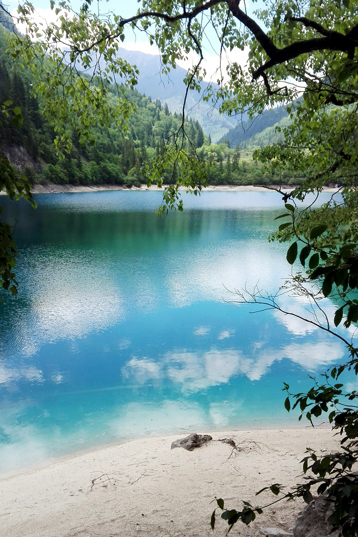 Lake in jiuzhaigou, China