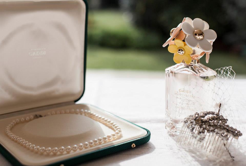 Vintage brooch and pearl necklace for a bride on her wedding day in Rome.