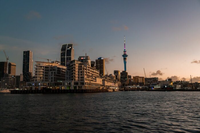 photo of auckland city at dusk skyline by the water photo of auckland city at dusk skyline by the water
