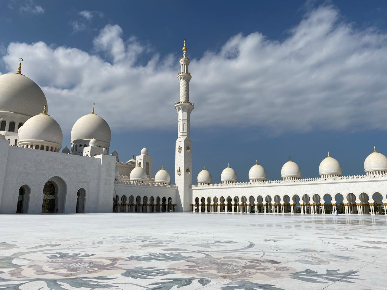 Sheikh Zayed Grand Mosque under Clear Skies
